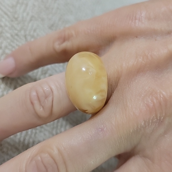 CARAMEL CREAM SWIRL DOME RING - Picture 3 of 7